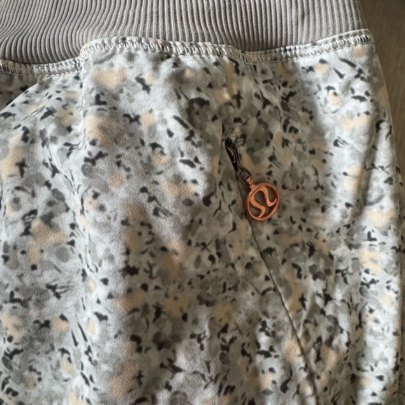 RARE Lululemon Bring Back The Track Pant in Fleur Silver Spoon Ambient Size 8 - Picture 7 of 7